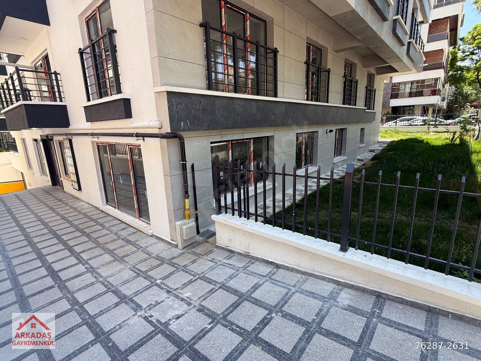 EMEKTE CADDE ÜZERİ KÖŞE BAŞI GİRİŞ KATTA ÖN CEPHE 2+1 BAĞIMSIZ MUTFAKLI ANKASTRE