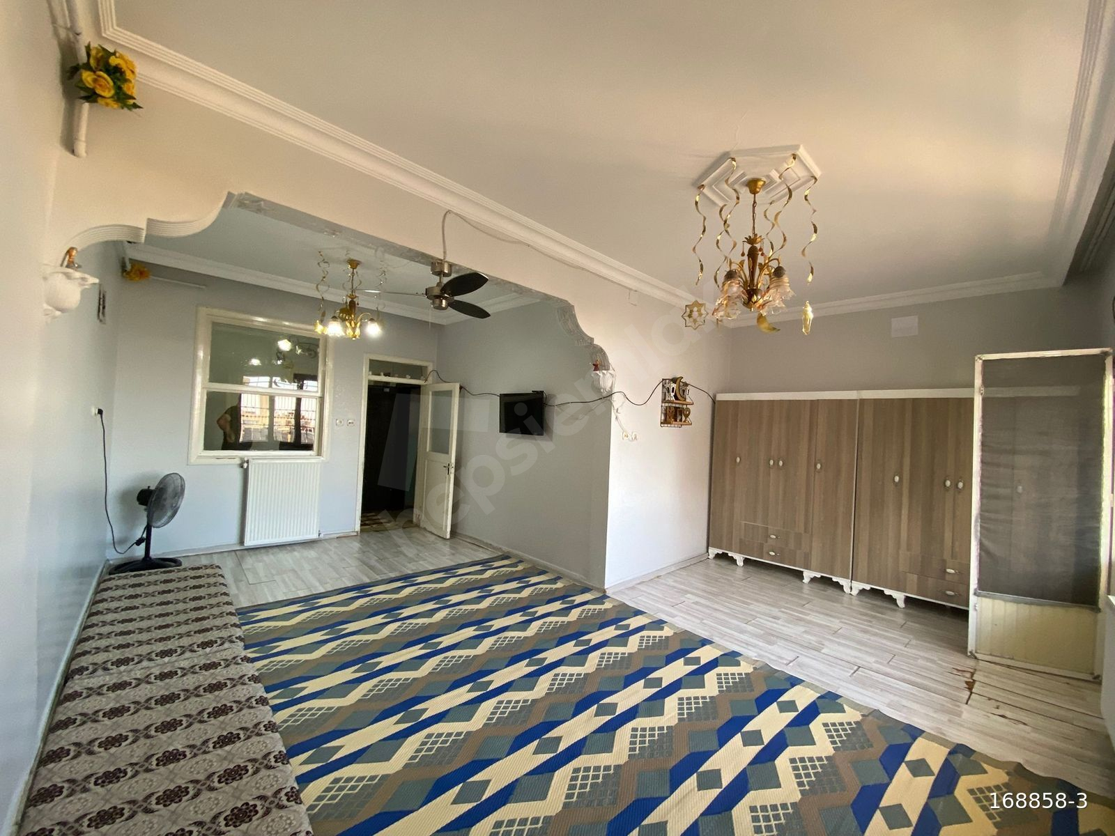 BOSS EMLAK TAN SATILIK HÜRRİYET OKULU KARŞISINDA 2+1 DAİRE