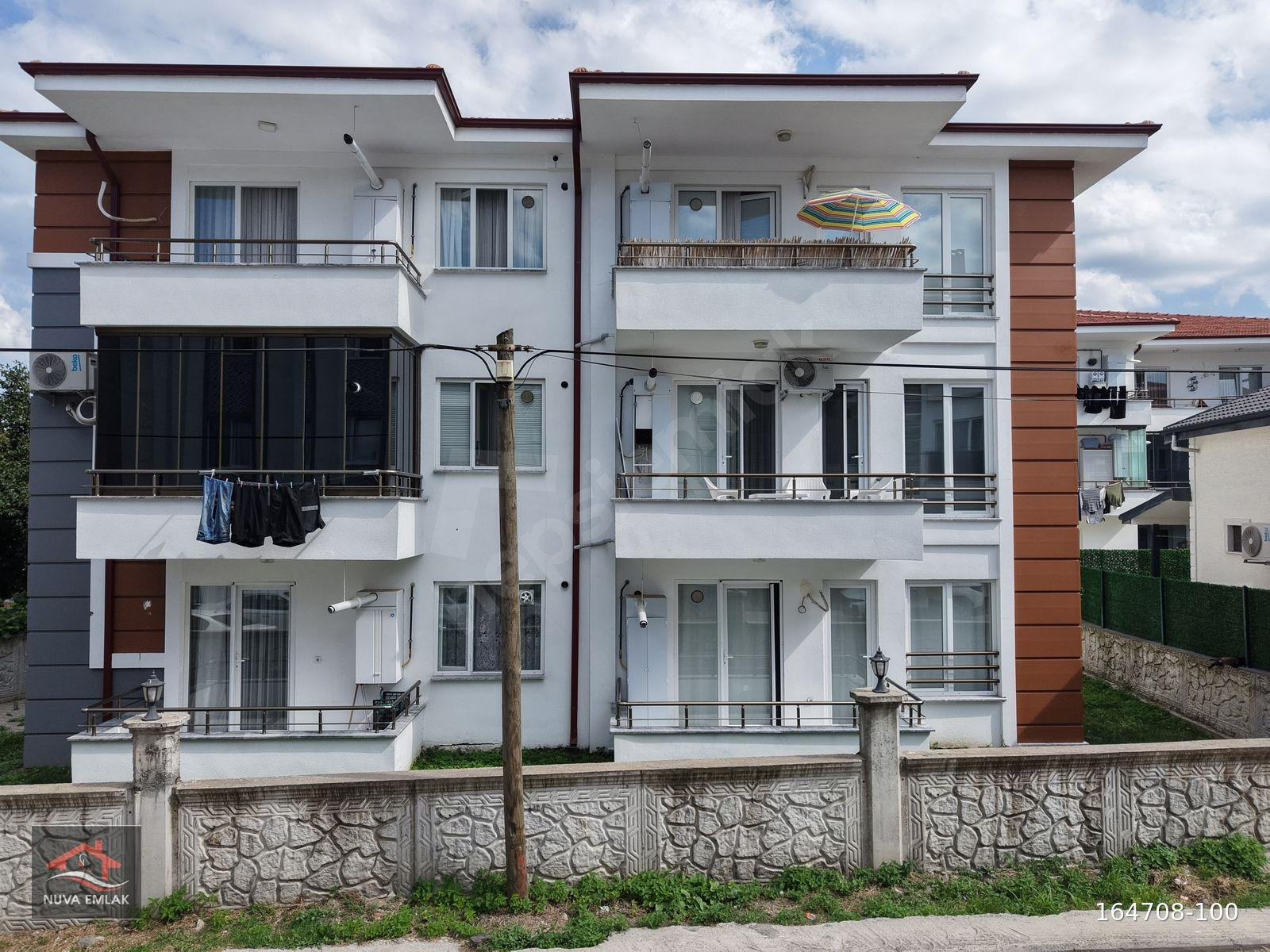 NUVA EMLAK'TAN SAPANCA CAMİ CEDİT'TE MERKEZİ KONUMDA SATILIK 2+1