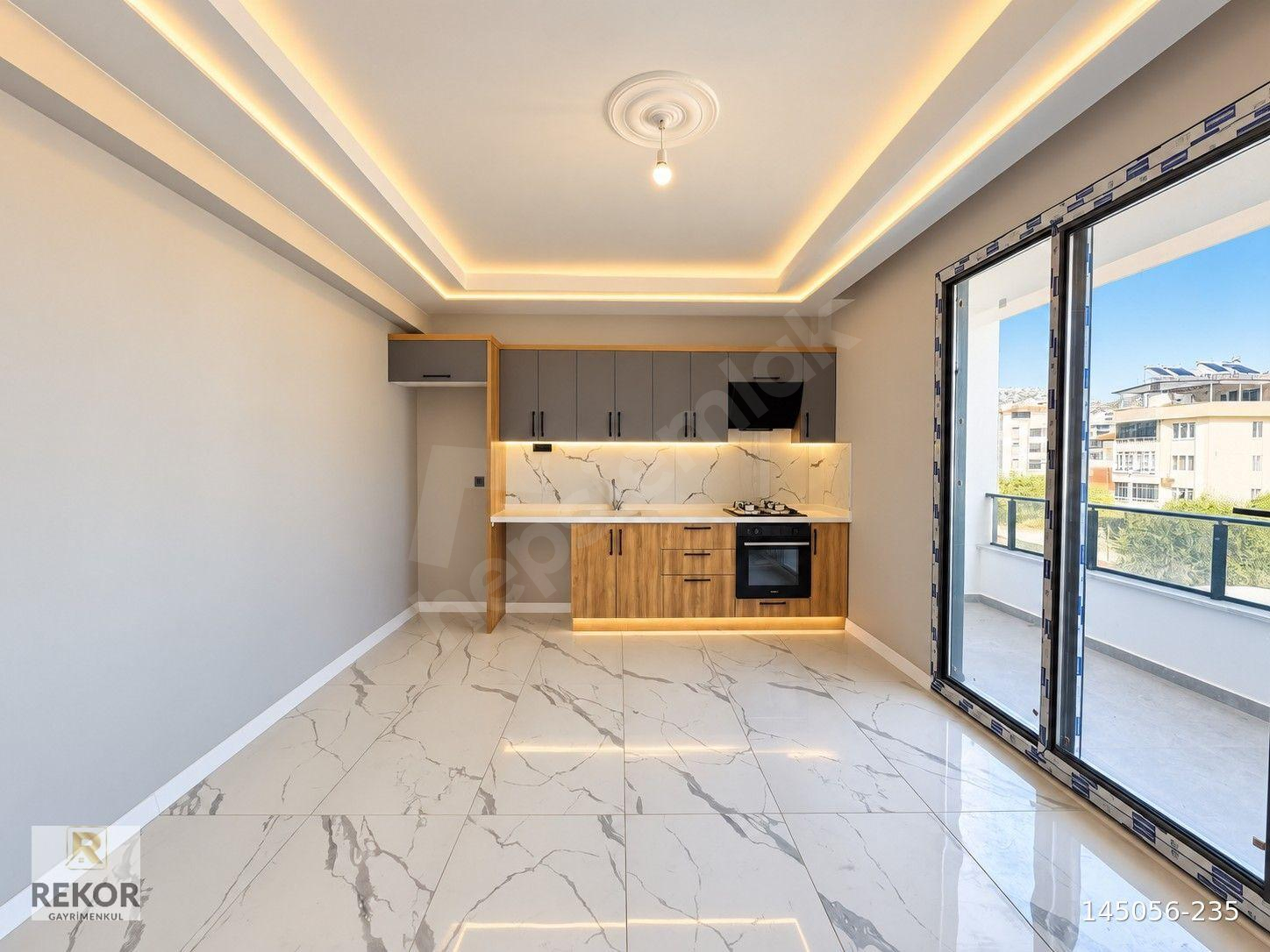 REKOR'DAN KADIKÖY'DE ARAKAT ÖNCEPHE AVM'YE YAKIN ULTRA LUX 1+1 DAİRE