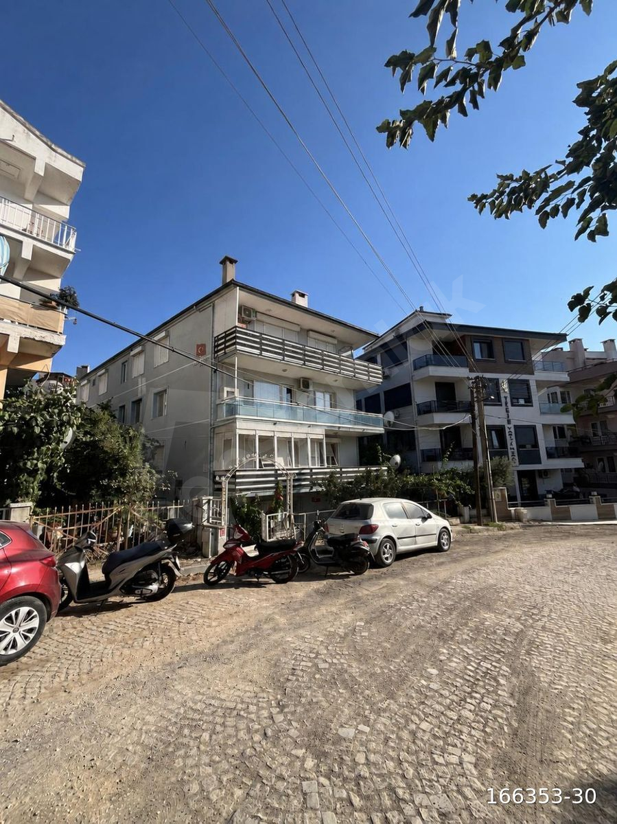 AYVALIK ALİ ÇETİNKAYA'DA 2+1 140 M² ARA KAT SATILIK GENİŞ DAİRE