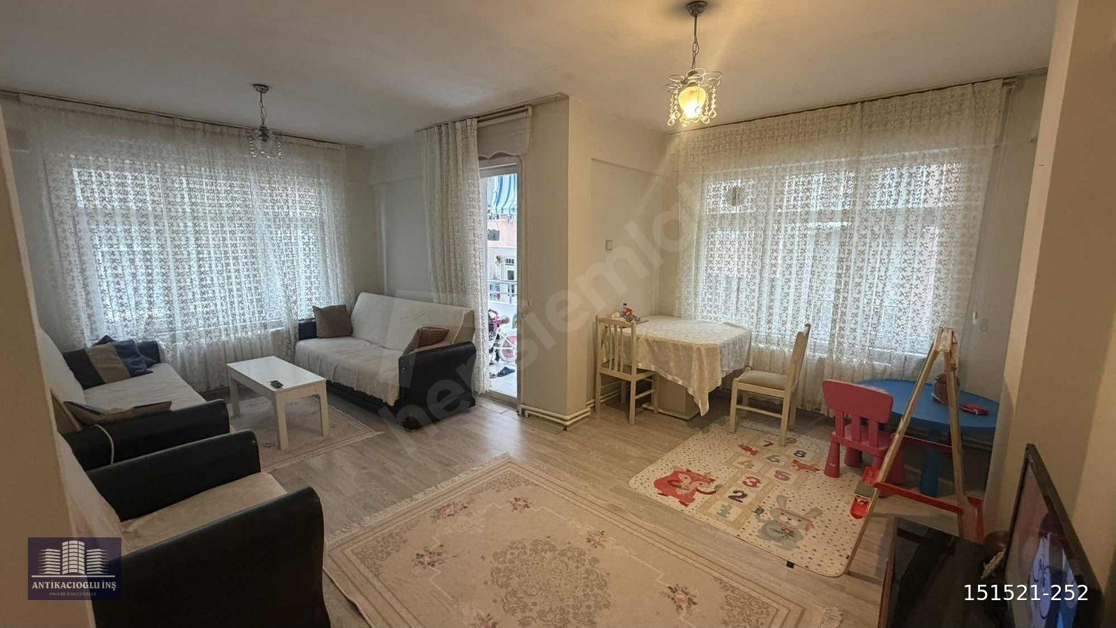 KİRALIK SİTE İÇERİSİNDE 2+1 BALKONLU GENİŞ VE KULLANIŞLI DAİRE