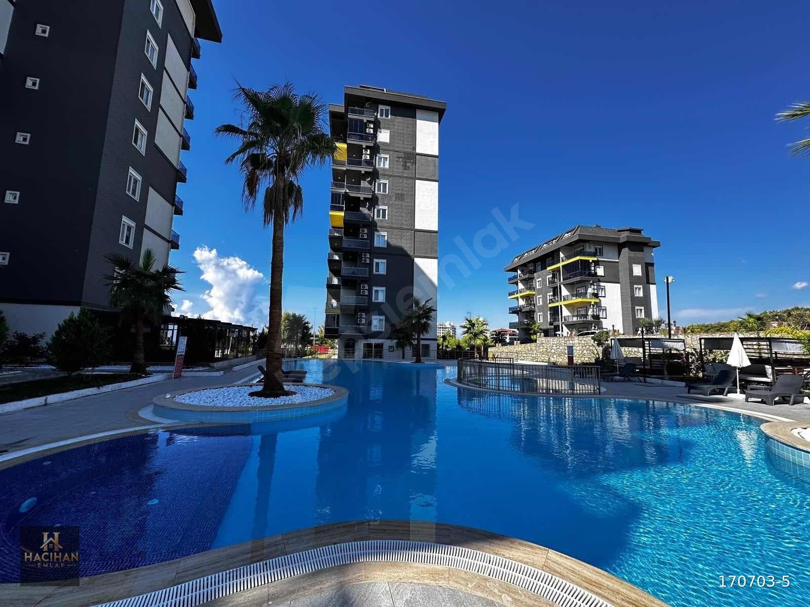 AVSALLAR DA SATILIK LÜX SİTE İÇERİSİNDE 1+1 DAİRE