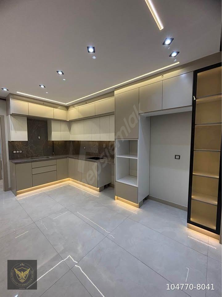 BEYLİKDÜZÜ CUMHURİYET MAH EBEVEYN BANYOLU GİYİNME ODALI METROBÜSE KOMŞU LÜKS 2+1 DAİREMİZ