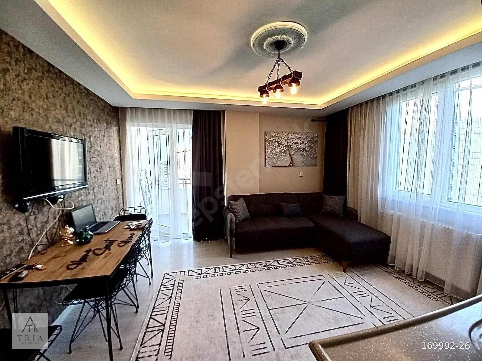 Tramvaya Yakın Kiracılı Satılık Eşyalı 1+1 Daire