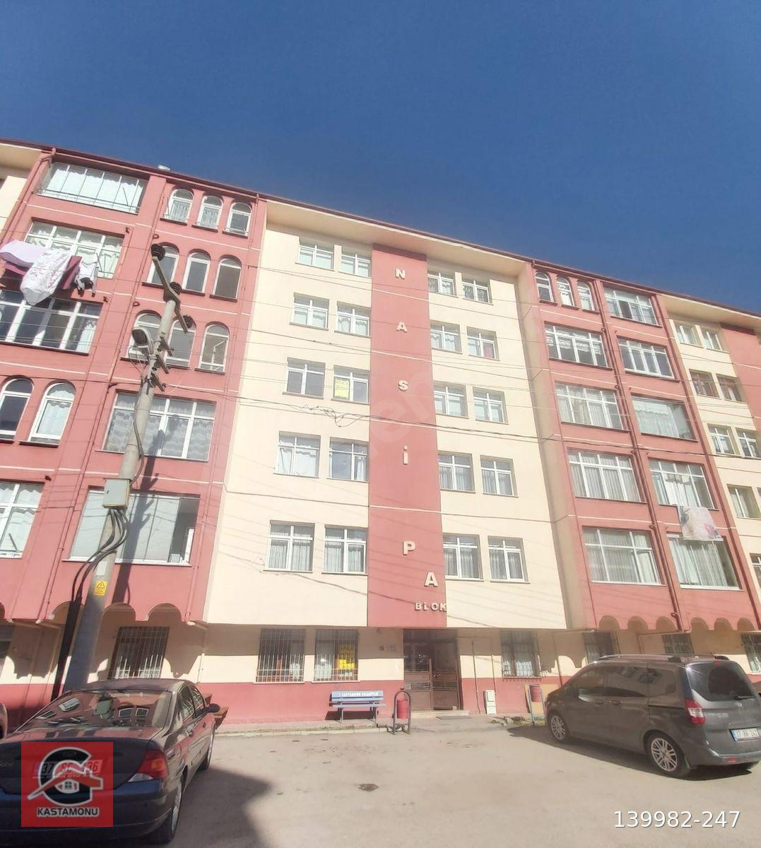 SALI PAZARI MERKEZİ KONUMDA BİREYSEL DOĞALGAZLI GENİŞ ARAKAT 3+1