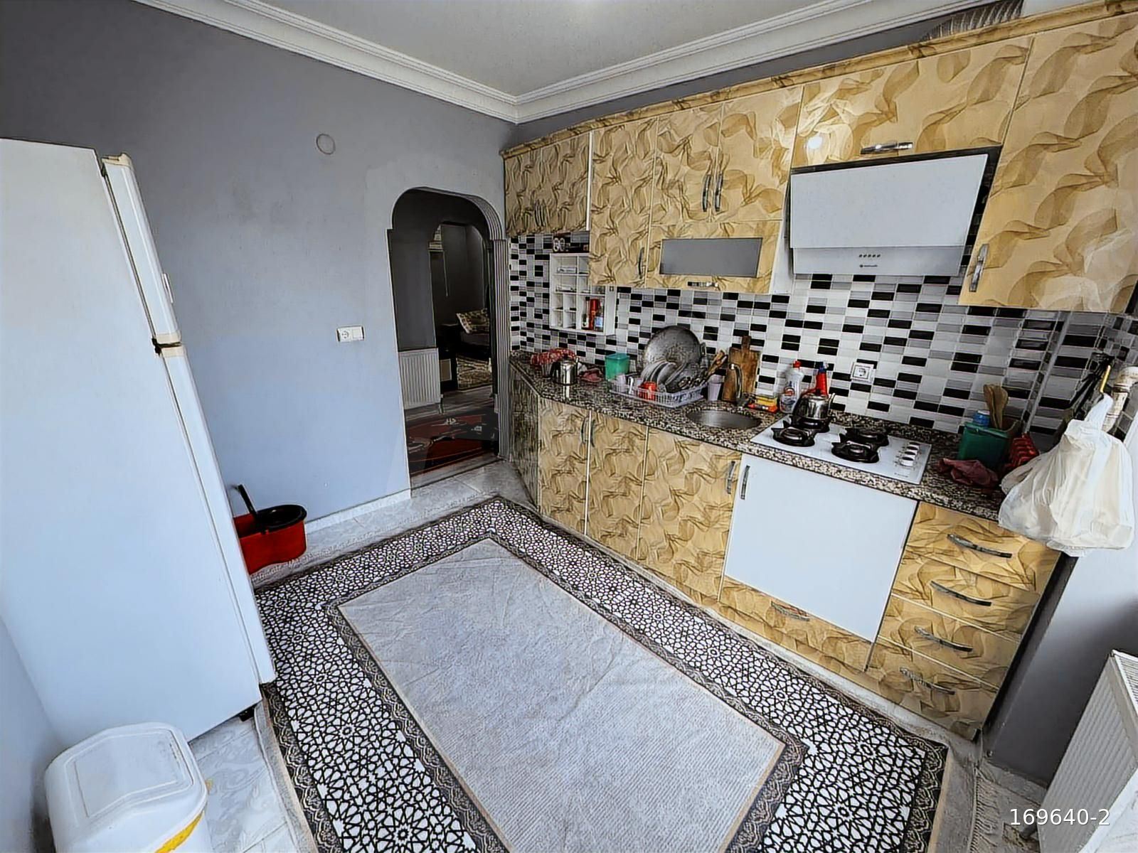 GENİŞ MUTFAKLI BALKONLU ACİL SATILIK 2+1 80M2 YÜKSEK GİRİŞ