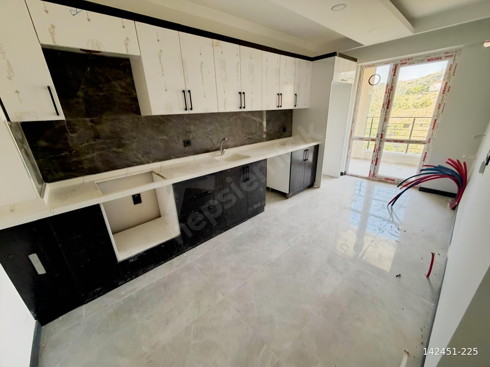 YILDIZTEPE MAHALLESİNDE 3. KAT SIFIR 3+1 DAİRE