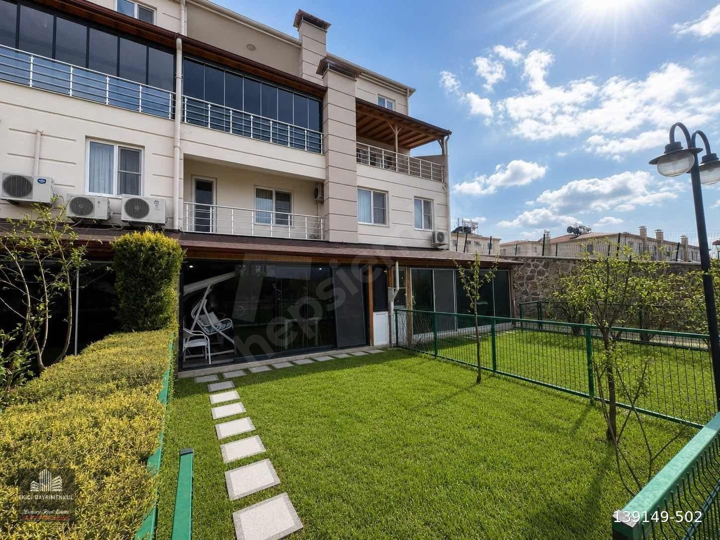 EKİCİ'DEN KÖRKÜN'DE ÖZEL BAHÇELİ ORTAK HAVUZLU 1+1 SATILIK DAİRE