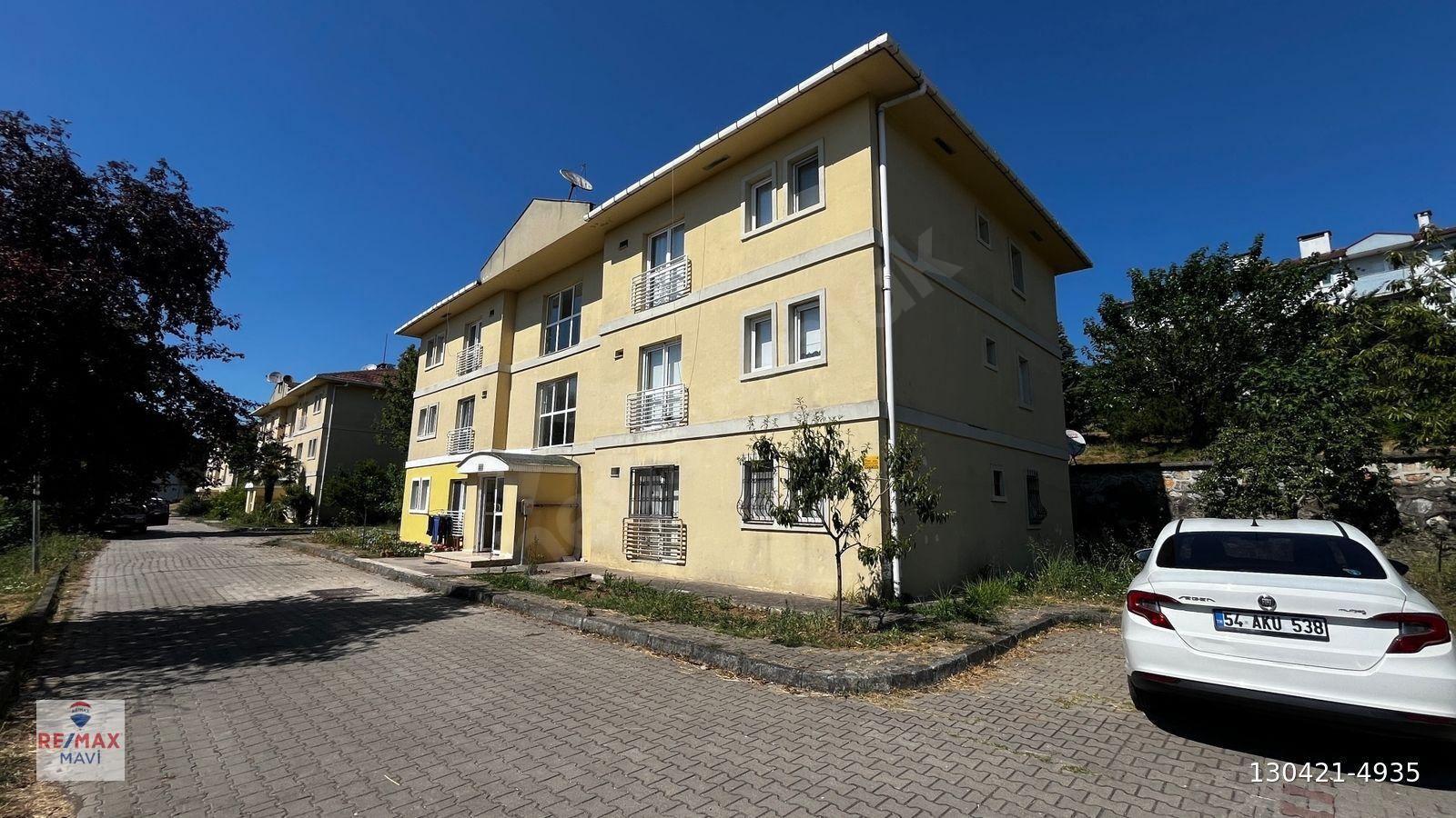 REMAX MAVİDEN 1409 ADA KÜME EVLERDE 3+1 YENİLENMİŞ ARAKAT DAİRE