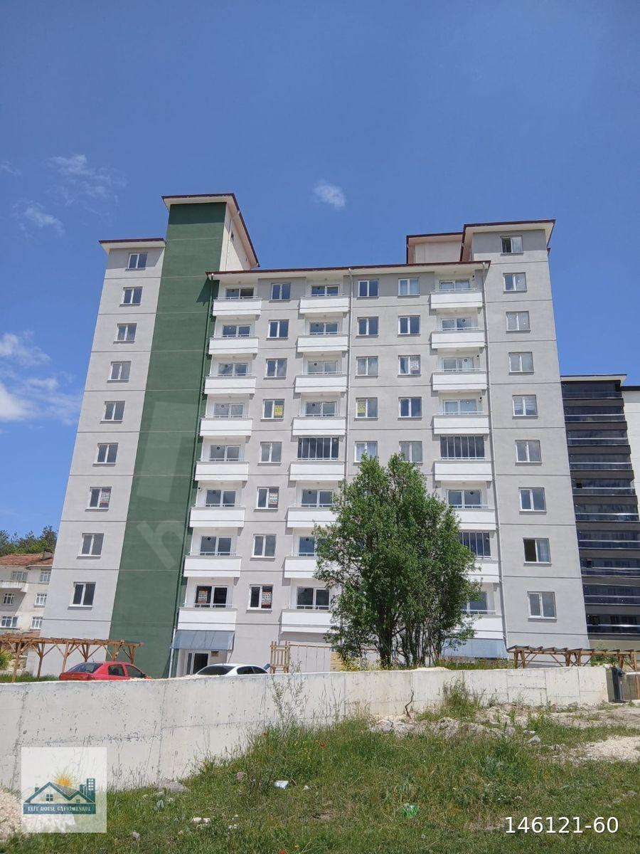 BUDAMIŞ MAHALLESİ YENİ CADDE KONUTLARINDA SATILIK ARAKAT DAİRE
