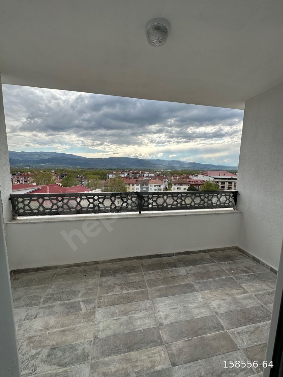 TOKAT NİKSAR DA ŞEHİR MANZARALI 3+1 SATILIK DAİRE
