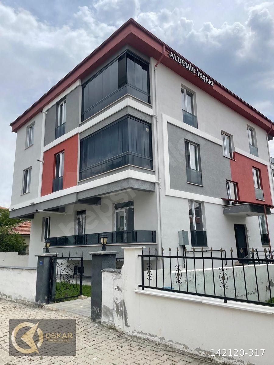 OSKAR EMLAK'TAN BARBAROS MAHALLESİNDE SATILIK GENİŞ 2+1 DAİRE