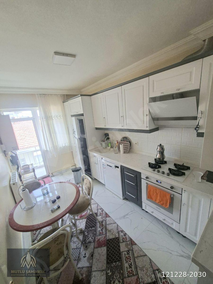 ABİDİNPAŞA KISIKLI SOKAK TEMİZ EŞYALI 3+1DAİRE