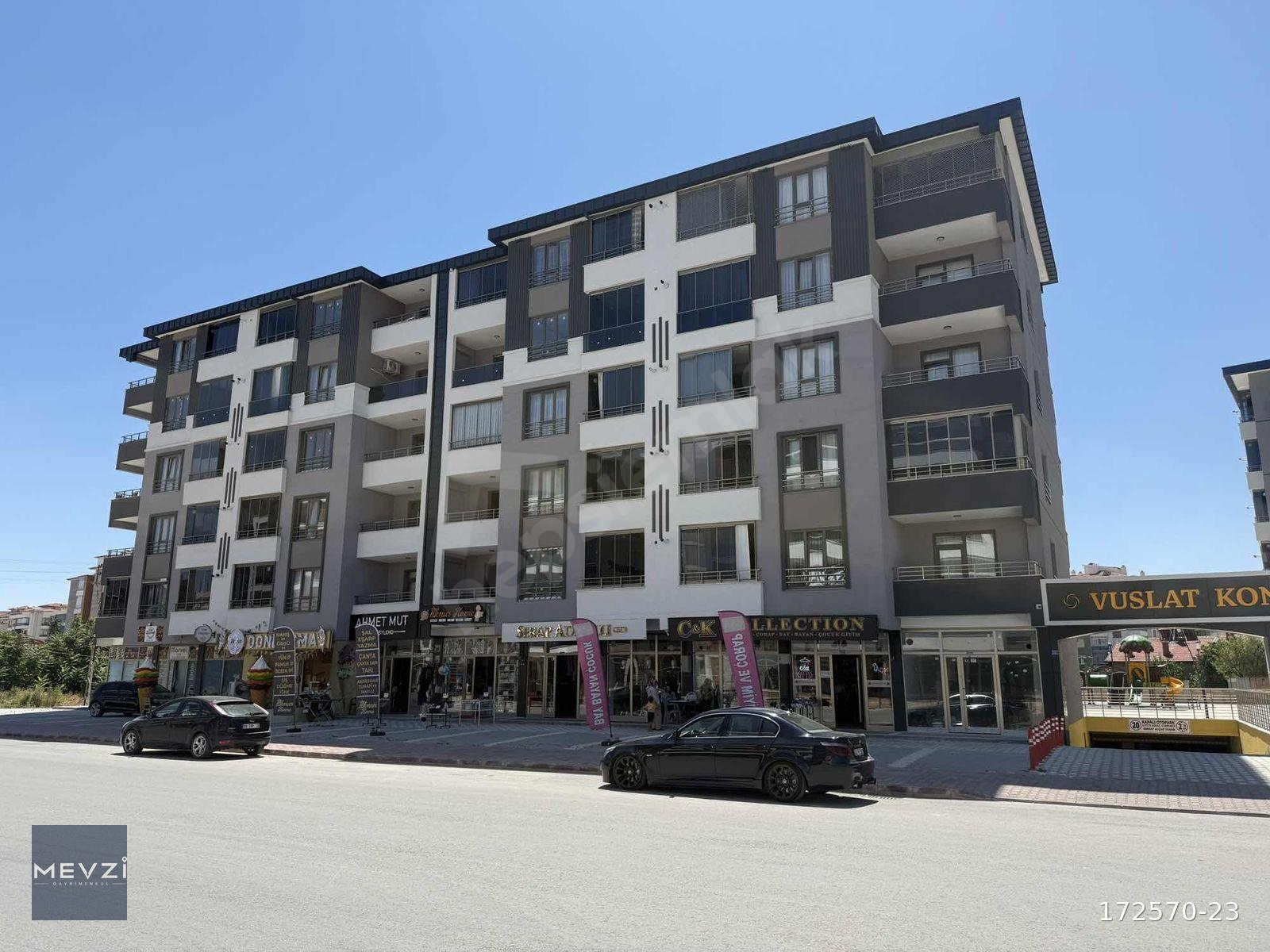 İŞGALAMANDA SATILIK LÜX KAPALI OTOPARKLI SİTE İÇİNDE 3+1 DAİRE