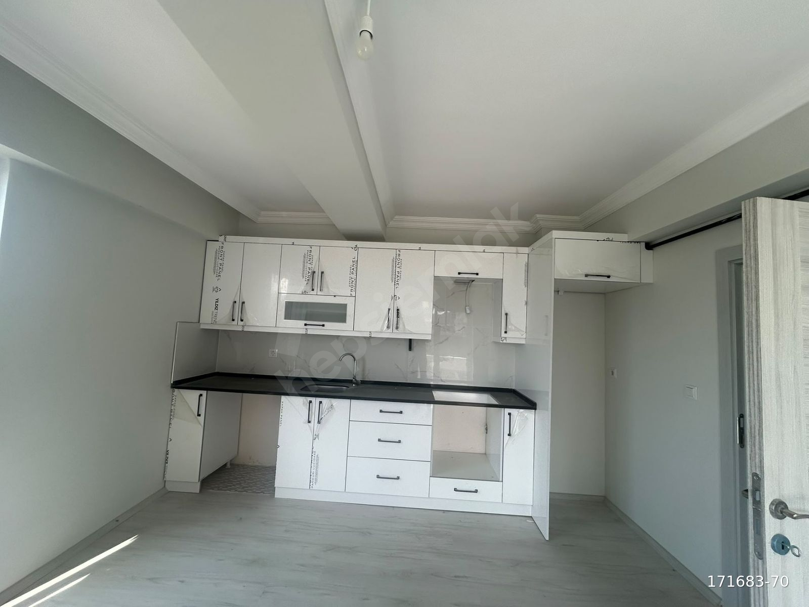 HUZUR EMLAK'TAN 50. YIL MAHALLESİNDE UYGUN FİYATA SATILIK SIFIR 1+1 DAİRE