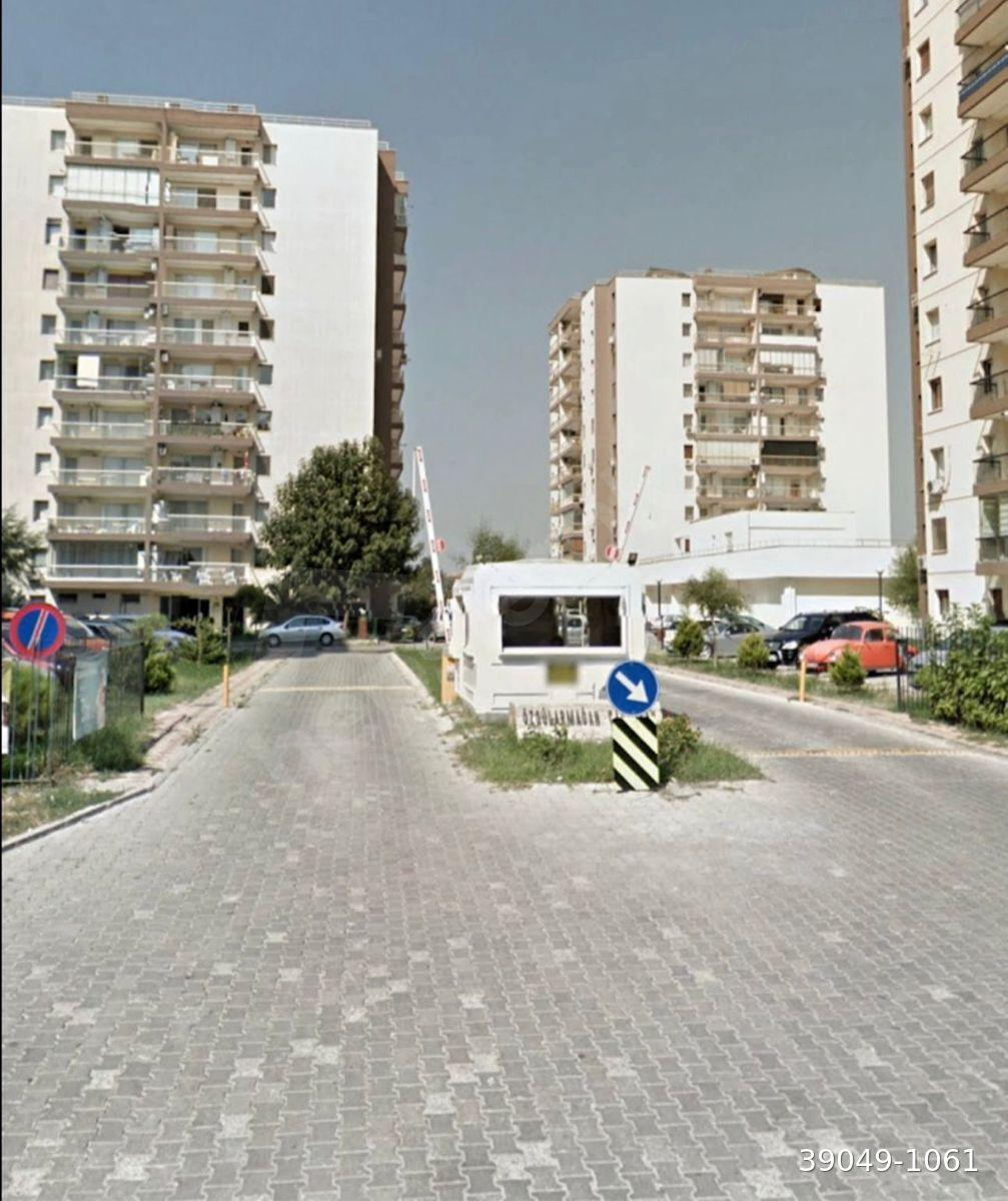 BAYRAKLI YÜZBAŞI İBRAHİM HAKKI CADDESİ ÜZERİNDE GÜVENLİKLİ SİTE İÇERİSİNDE 2+1 SATILIK DAİRE
