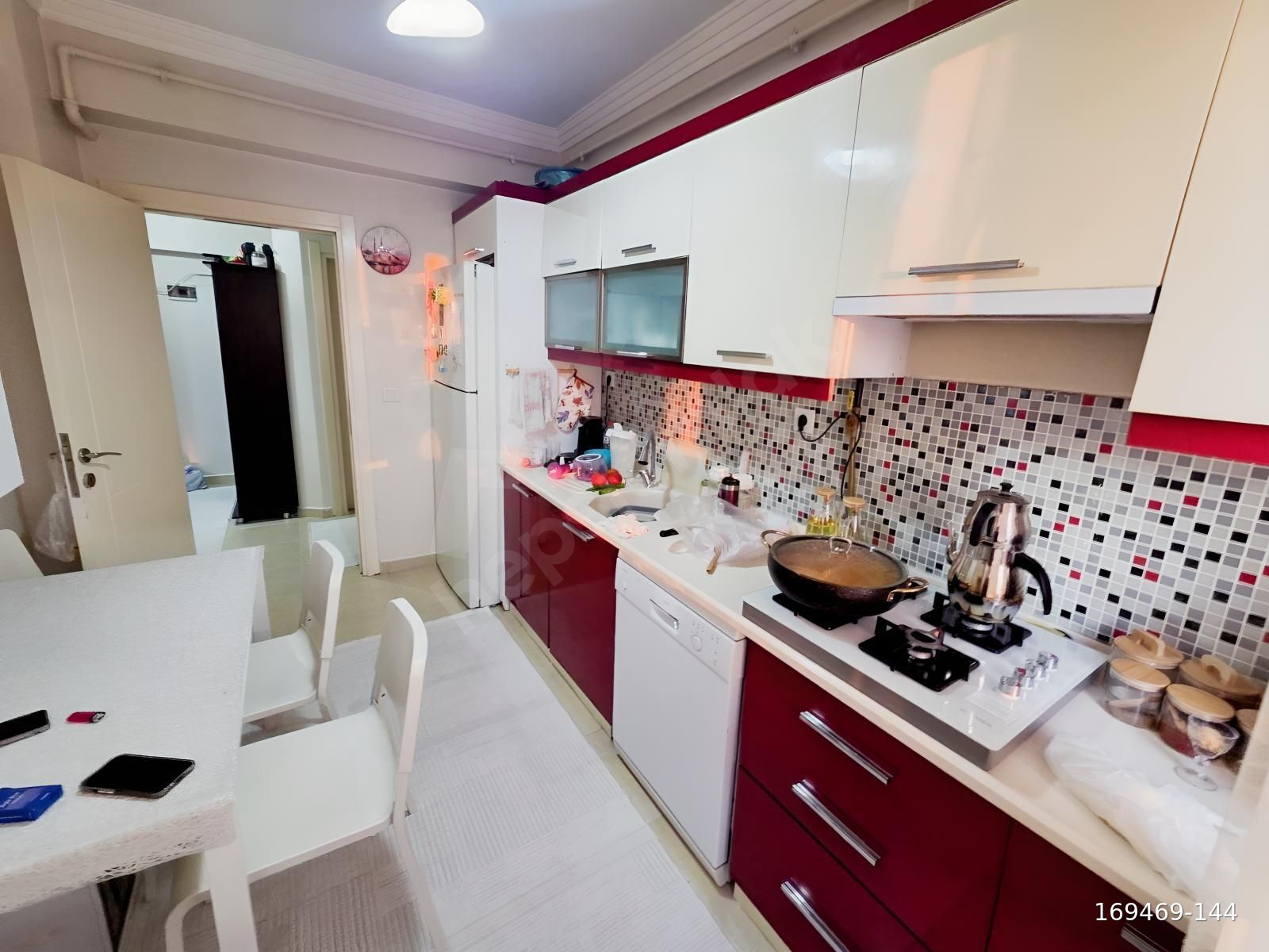 GÖZTEPE MAH.SİTE'de 3+1 115 m2 E/ BANYO A.OTOPARK GÜVENLİK METRO