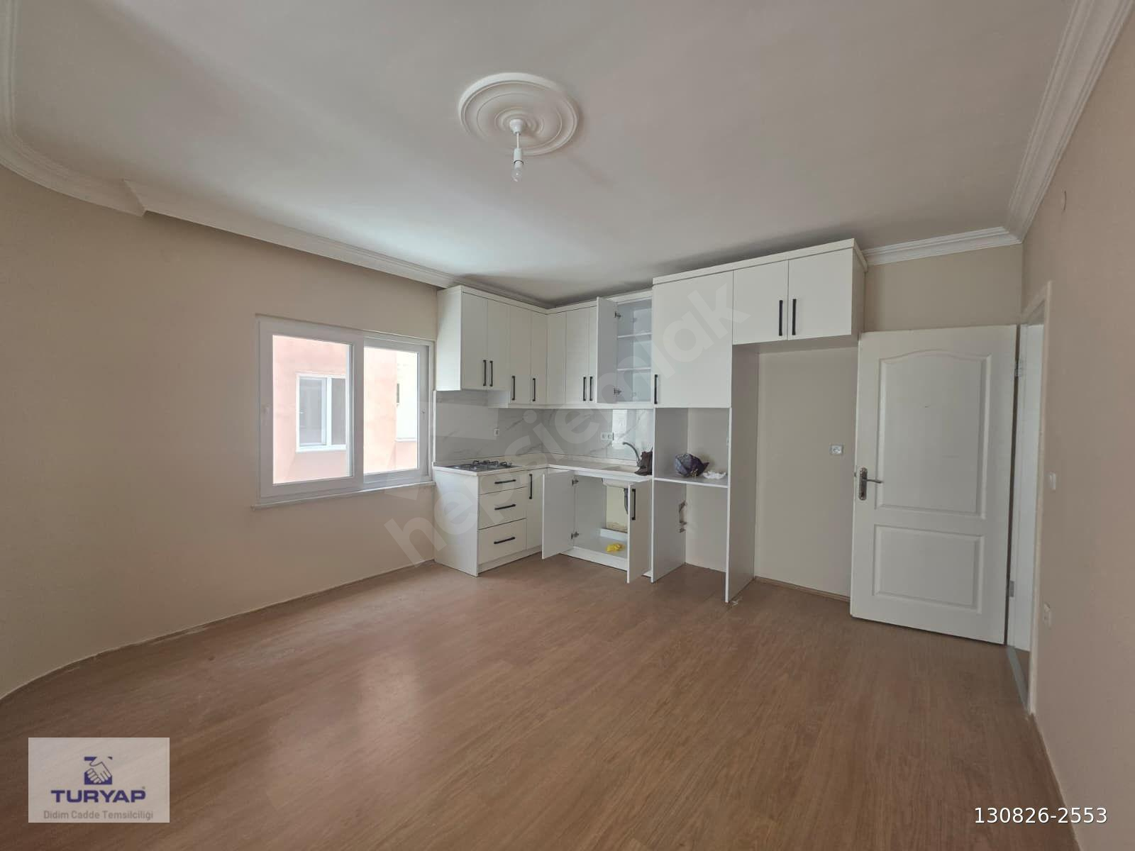 MERKEZİ KONUMDA 2+1 AÇIK MUTFAK DAİRE ÖN CEPHE