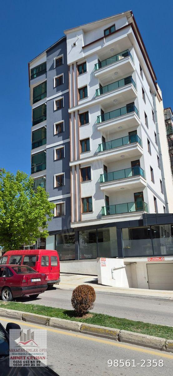 ARKADAŞ EMLAKTAN ÇORUMUN İNCİSİ BAHABEY CADDESİNDE MUHTEŞEM SATILIK DAİRE