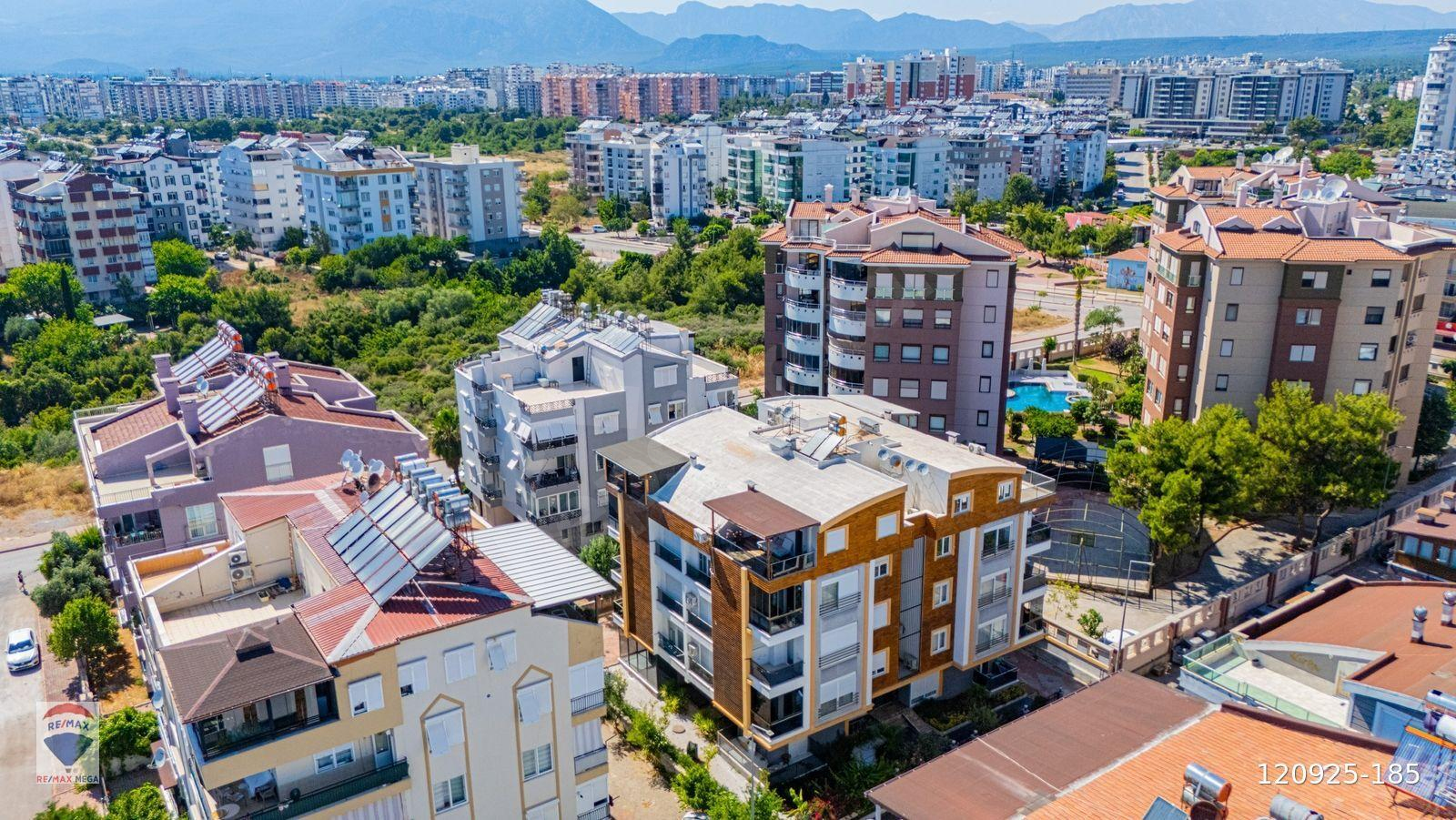 KONYAALTI'NDA SATILIK 3+1 DAİRE DOĞALGAZLI