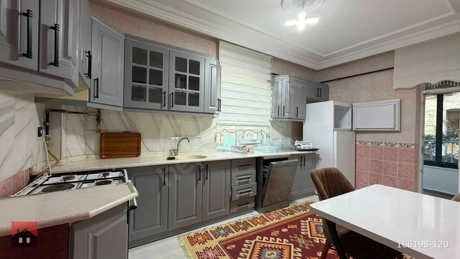 HASTANEYE YAKIN BÖLGEDE EŞYALI KİRALIK 3+1 ODALI TEMİZ DAİRE