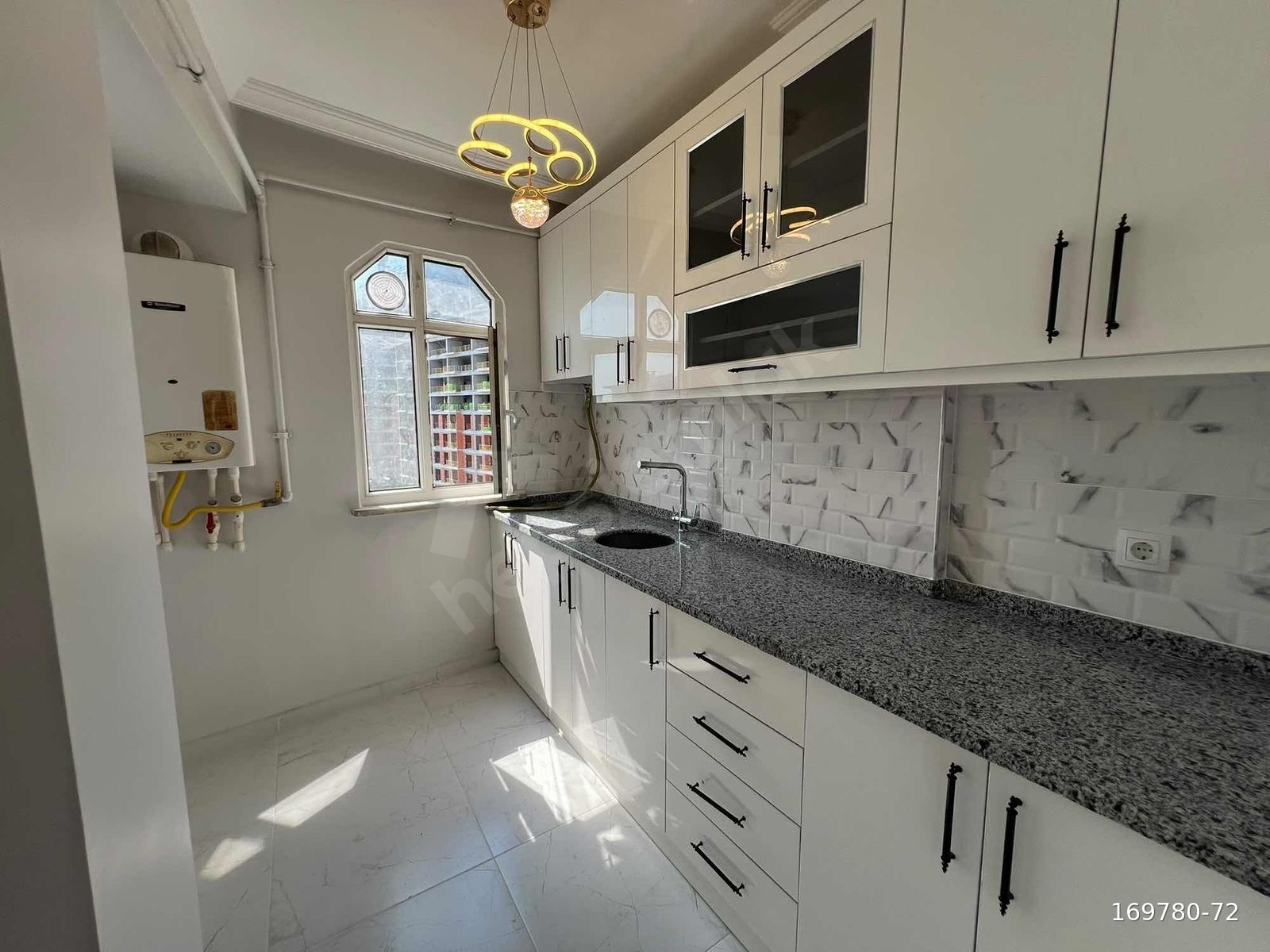 AVRUPA KONUTLARININ GİRİŞİNDE 100M2 SATILIK LÜX DAİRE