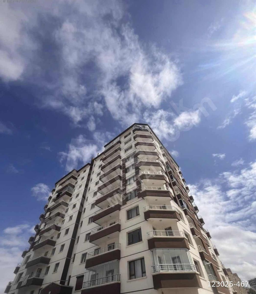 ALCI MAH'DE SİTE'DE ARA KAT 3+1 SATILIK DAİRE