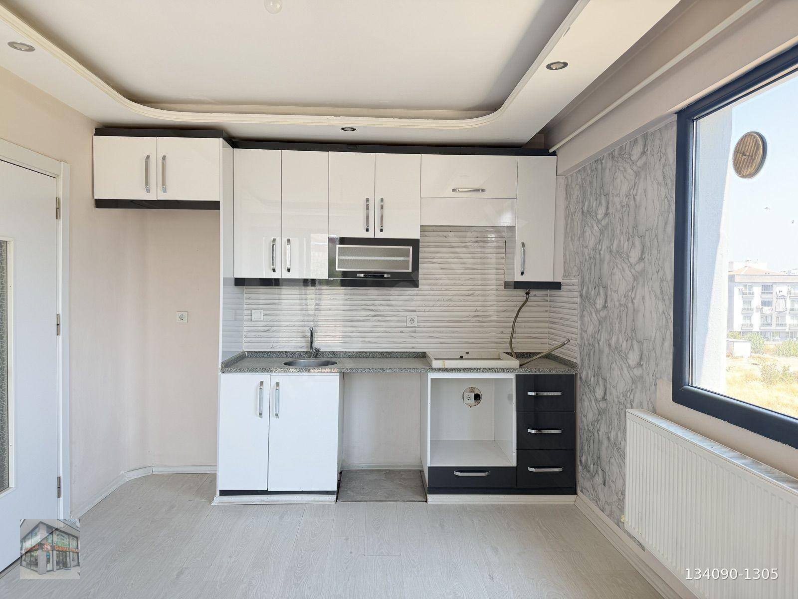 GÖRAL EMLAK’TAN CADDEYE YAKIN 2+1 AÇIK MUTFAK KİRALIK DAİRE