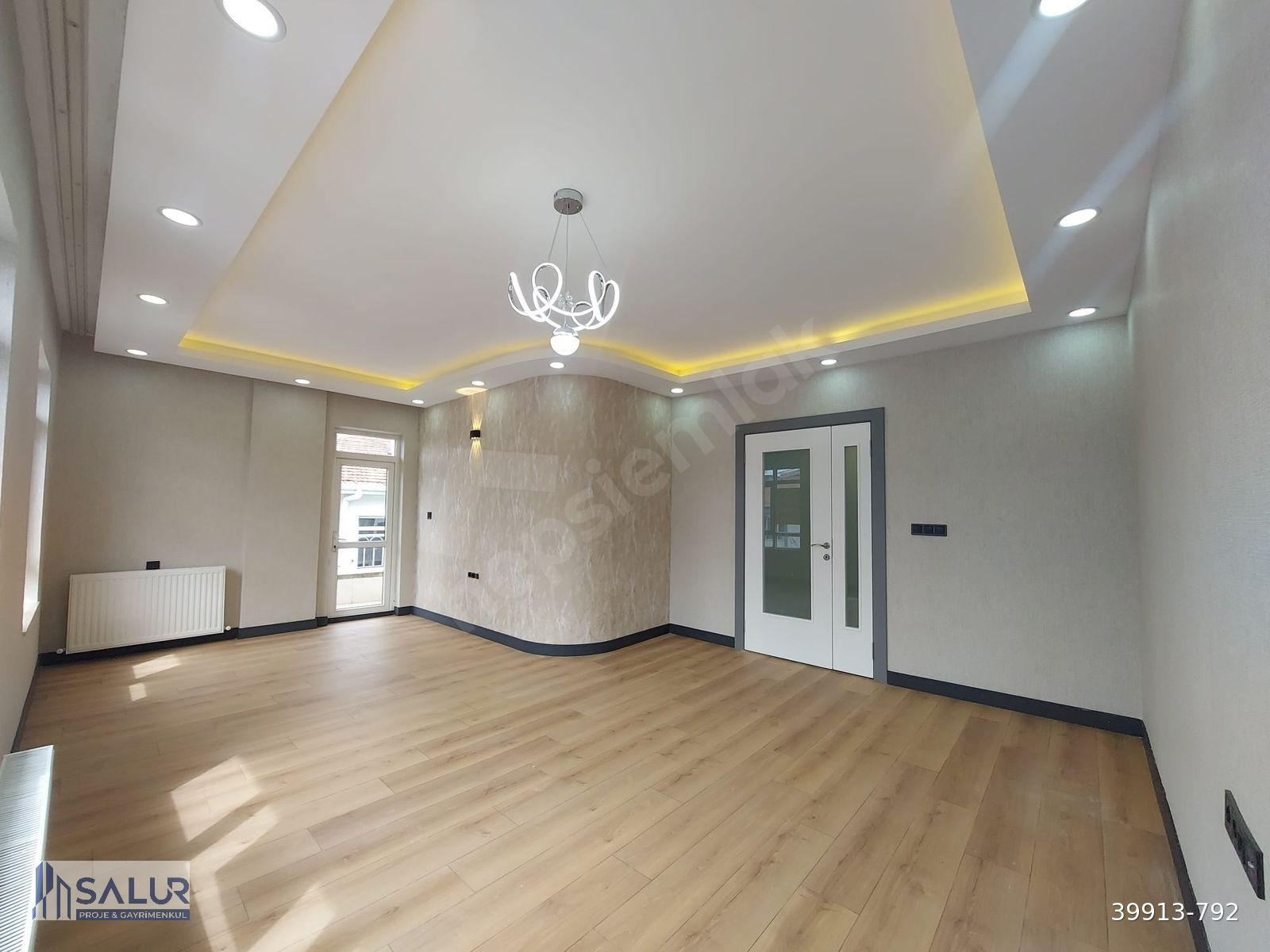 SALUR'DAN KABİL CADDE PARARELİ ÖN CEPHE 3+1 BAĞIMSIZ EBEVEYN BANYO FULL YAPILI KATTA DAİRE