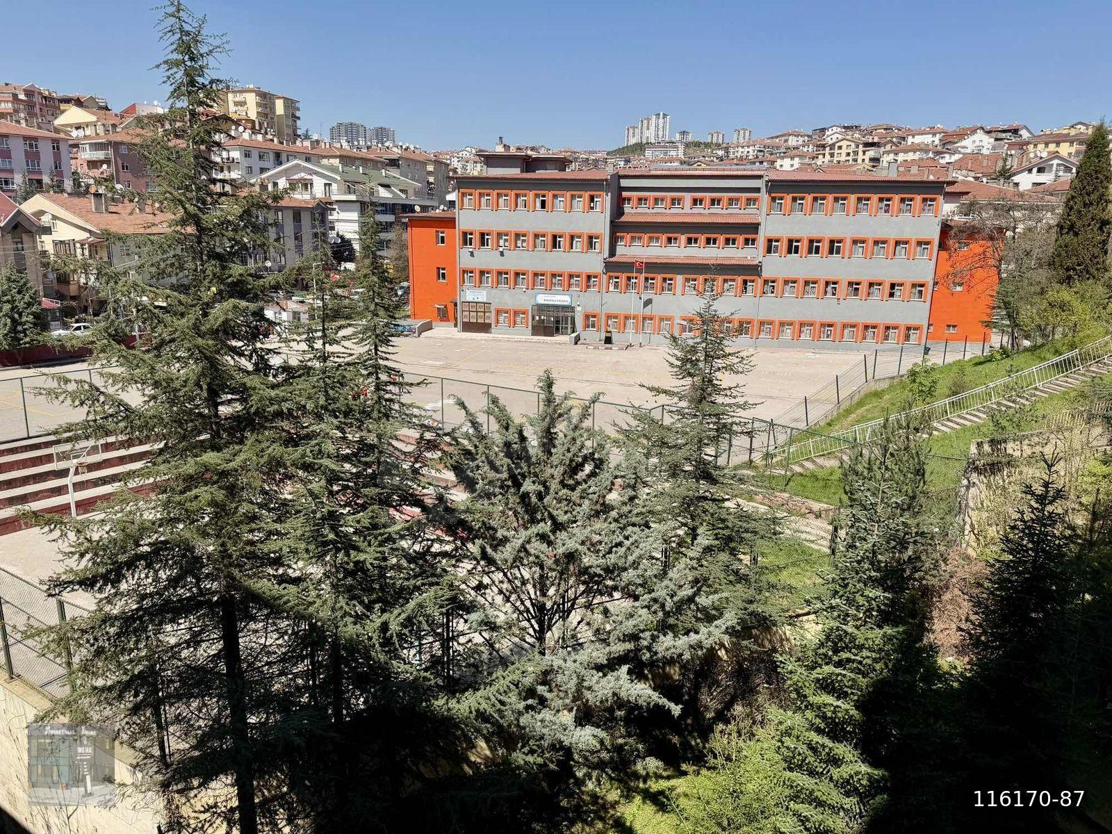 Yunus Emlak'tan Etlik Barış Yolu Caddesinde Asansörlü 3+1 Daire