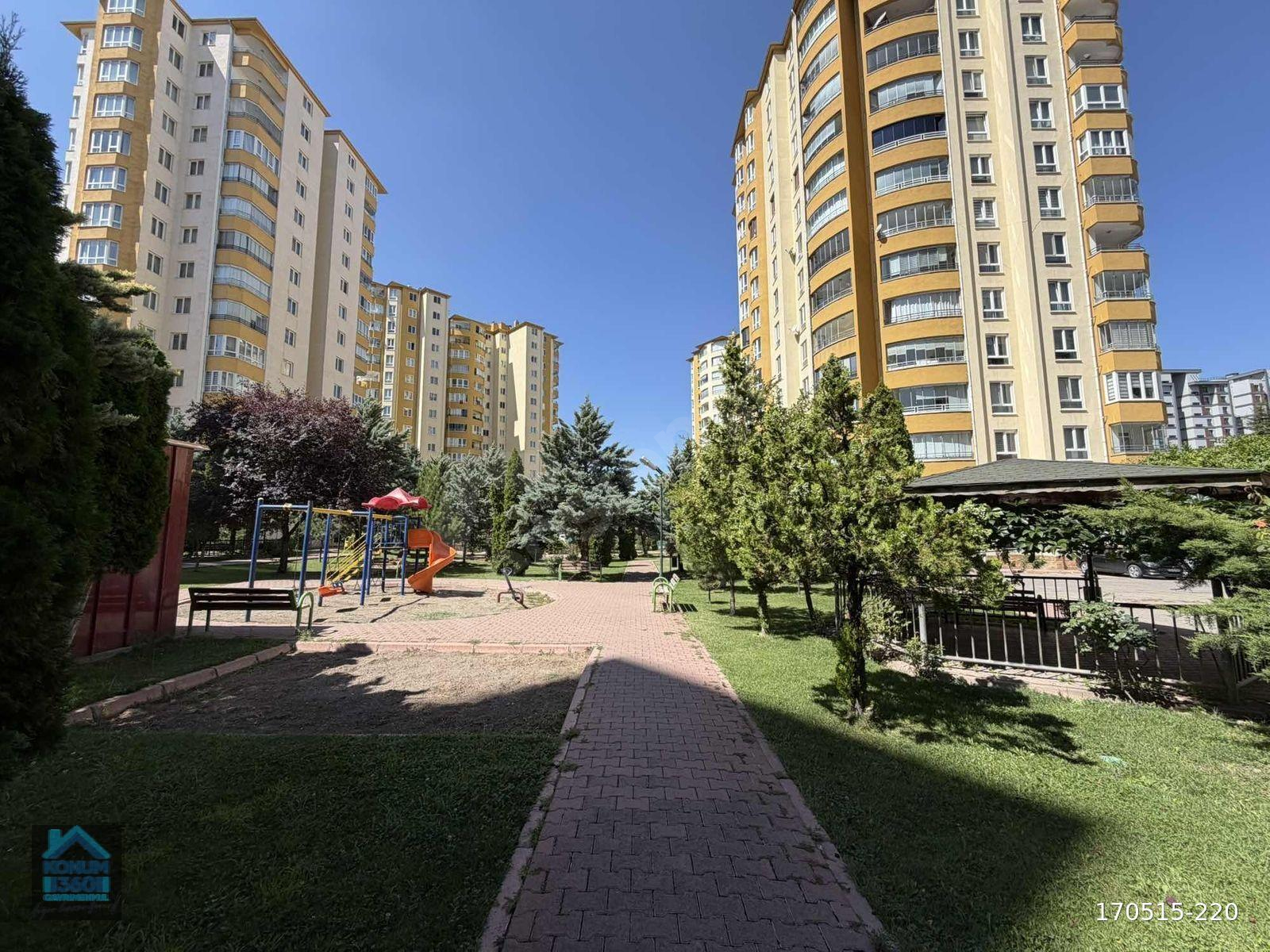 KONUM360| BAHÇELİEVLER EFEKENT SİTESİNDE SATILIK 4+1 GENİŞ DAİRE