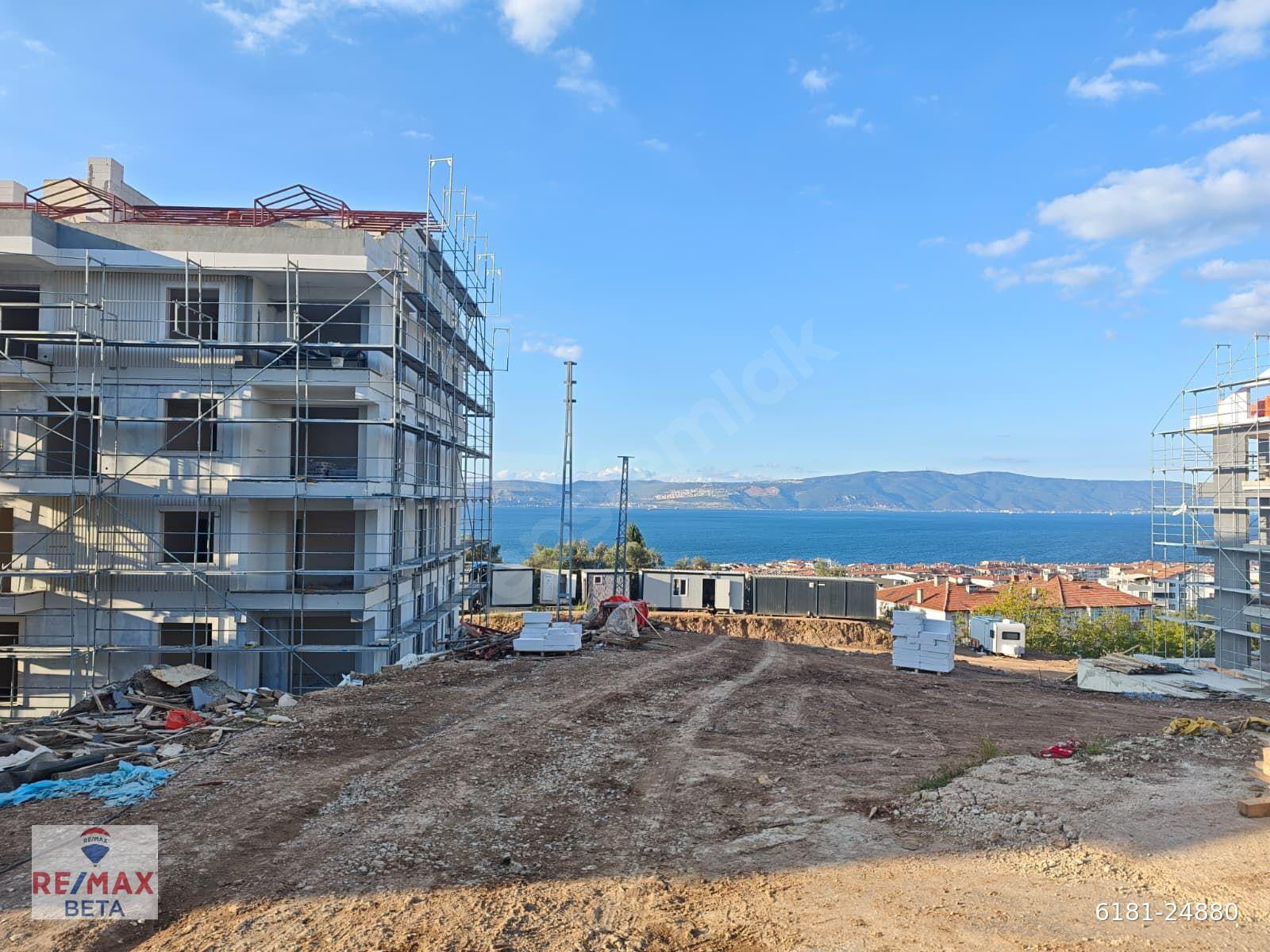 KARAMÜRSEL’DE DENİZ, ORMAN VE DOĞAYLA İÇ İÇE 1+1 HUZURLU YAŞAM