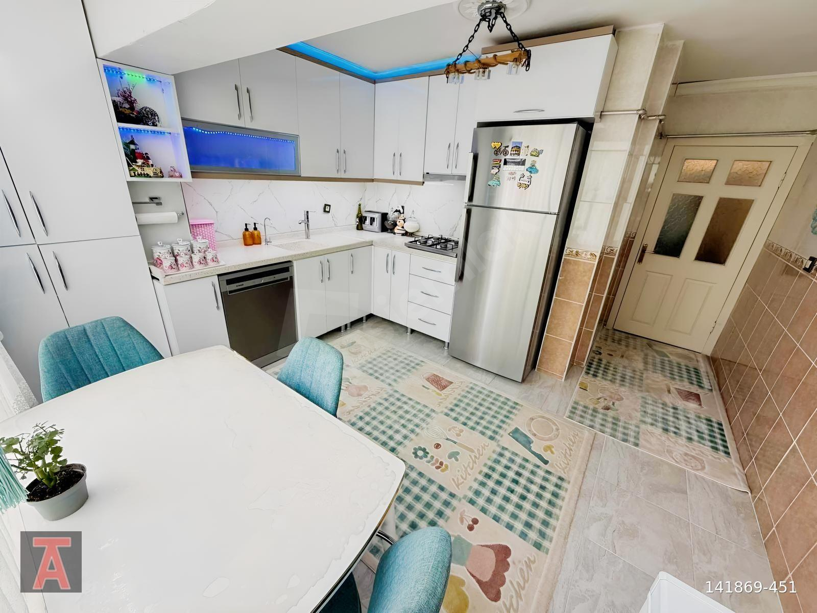 SÜVARİ MAH'DE ARA KAT MASRAFSIZ CADDE YAKINI 3+1 DAİRE