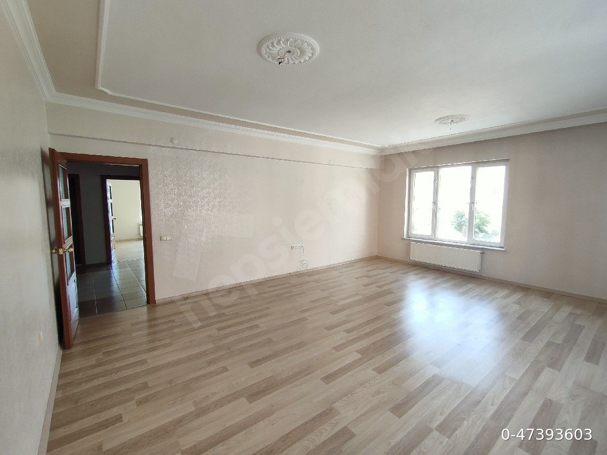 İmamhatip Meydanında Kiralık 3+1