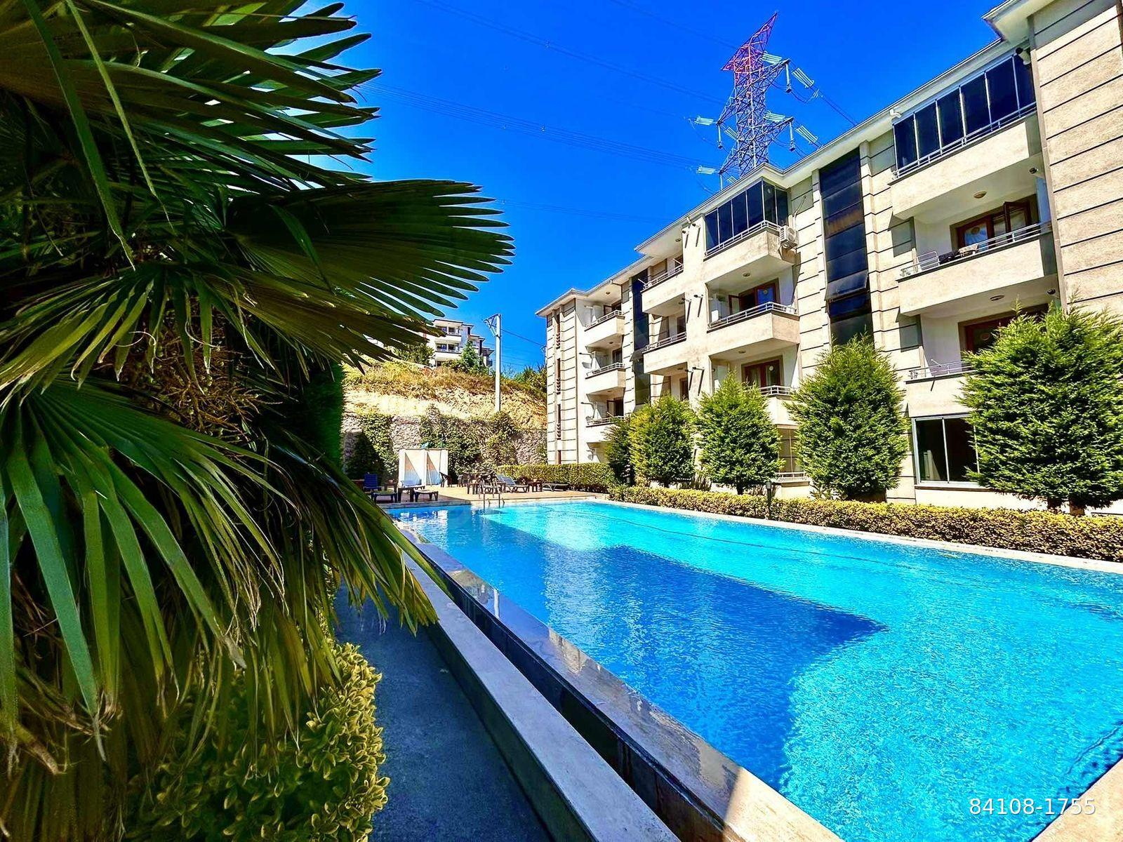 Site İçerisinde, Havuzlu, Arakat, Manzaralı, Eşyasız ,1+1 Daire