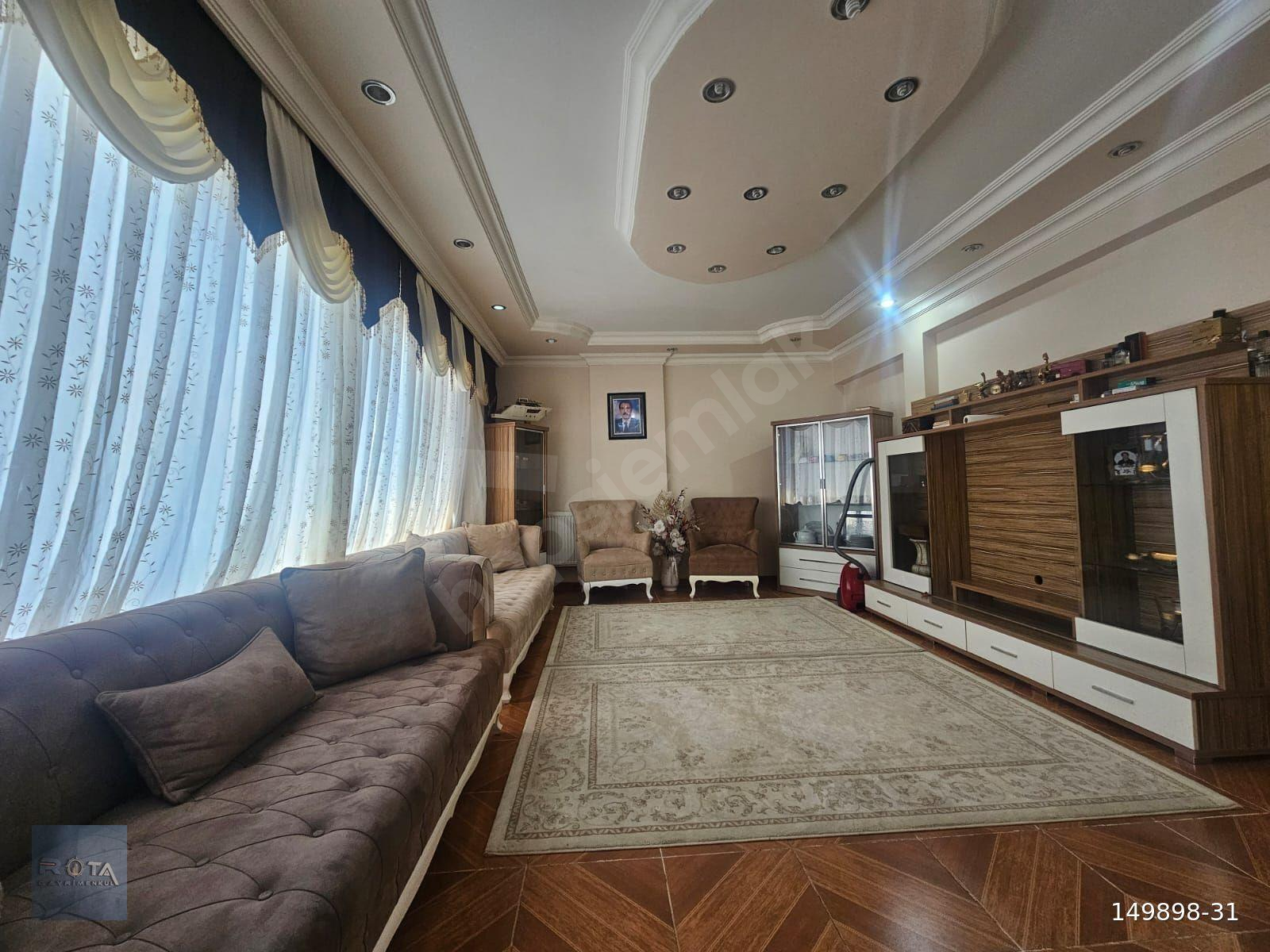 SIRRIN KARŞIYAKA'DA 3+1 DAİRE FIRSATI..