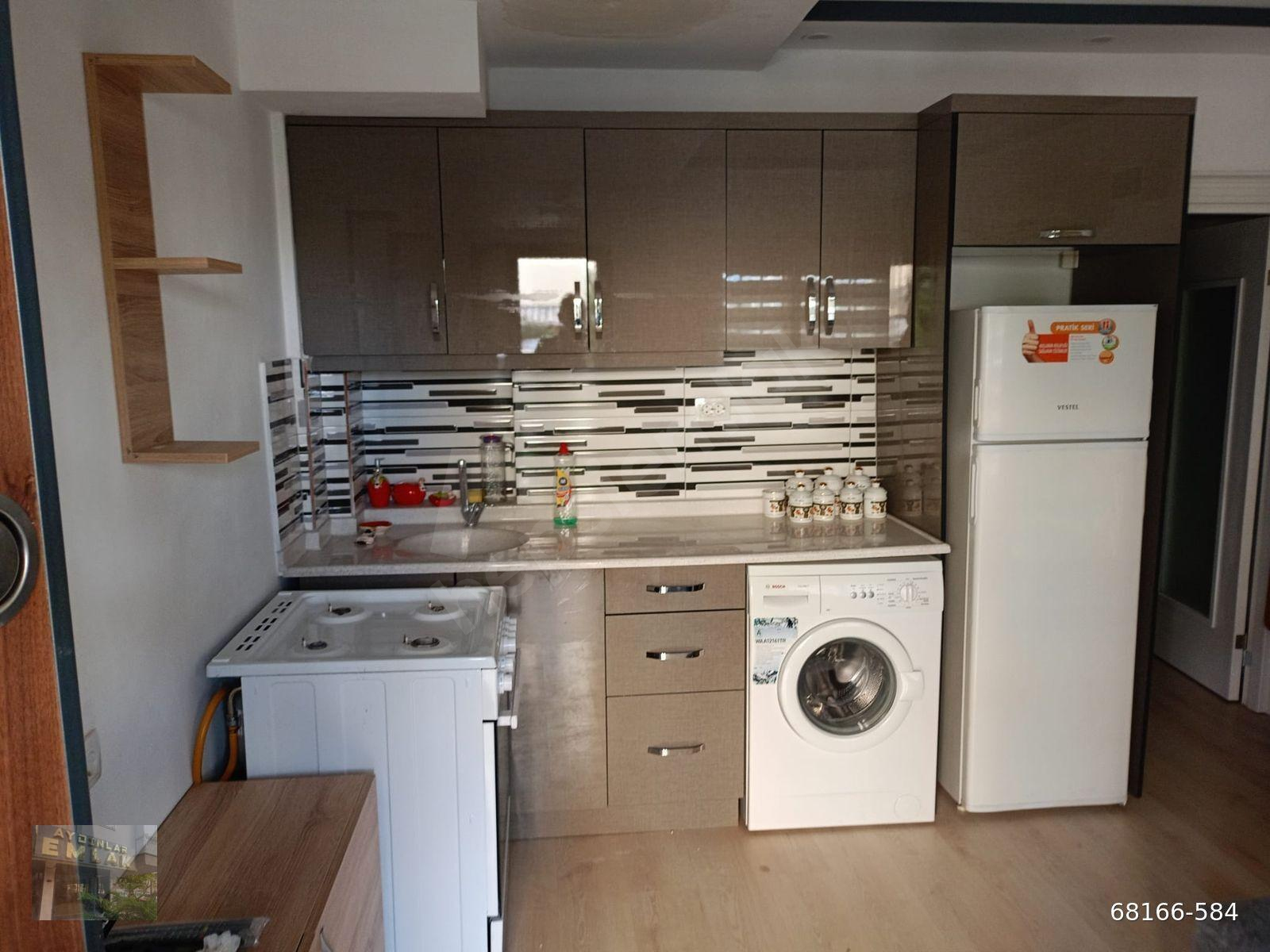 YENİGÜNDE SATILIK MEVLANA CADDESİNE YAKIN EŞYALI 1+1 GİRİŞ