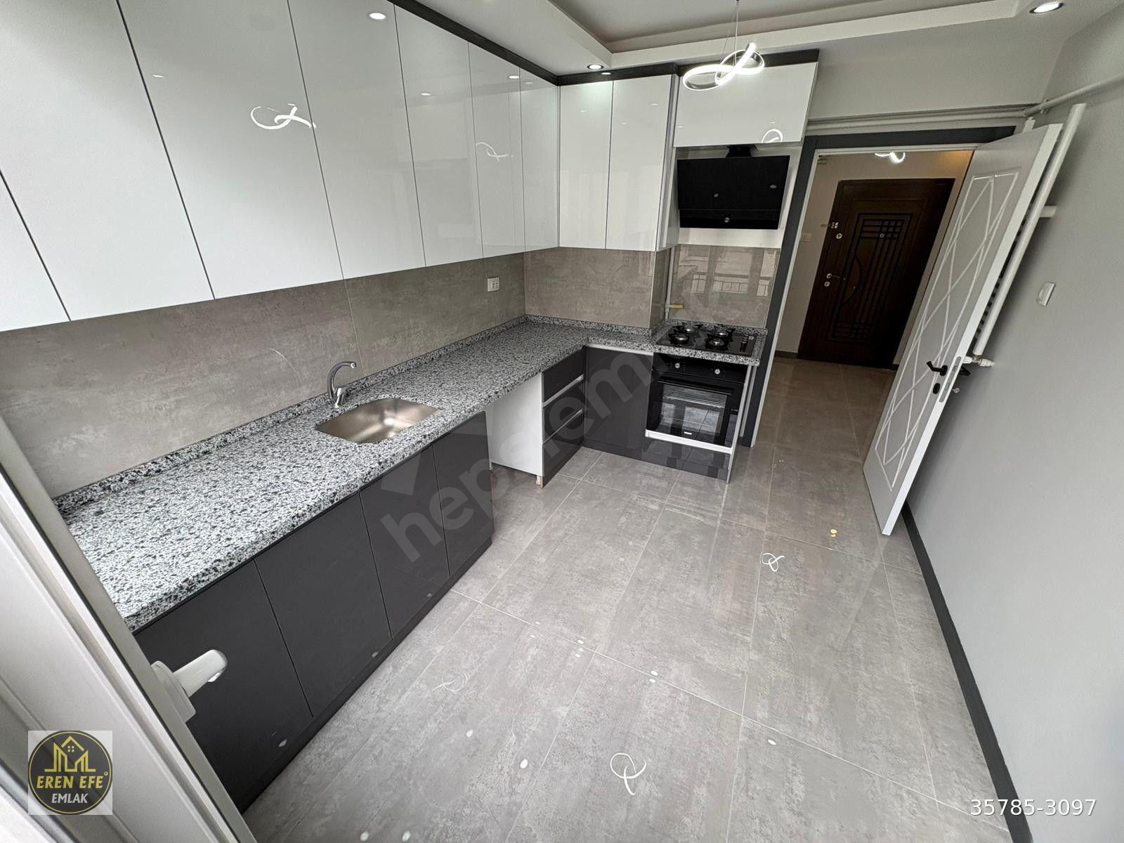 EREN EFE DEN İNCİRLİ MERKEZ DE LÜKS YAPILI 3+1 DAİRE