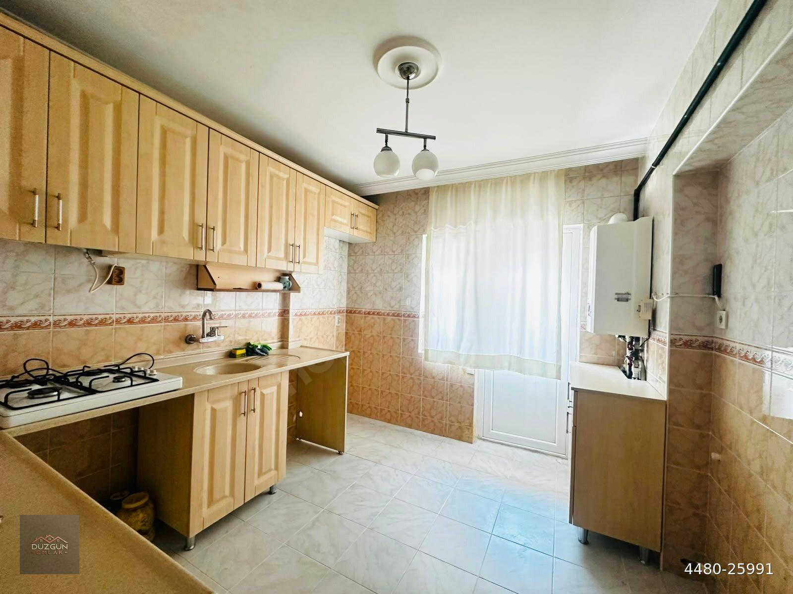 DÜZGÜN EMLAK'TAM MERKEZ MAH. ORTA KATTA 3+1 KİRALIK DAİRE