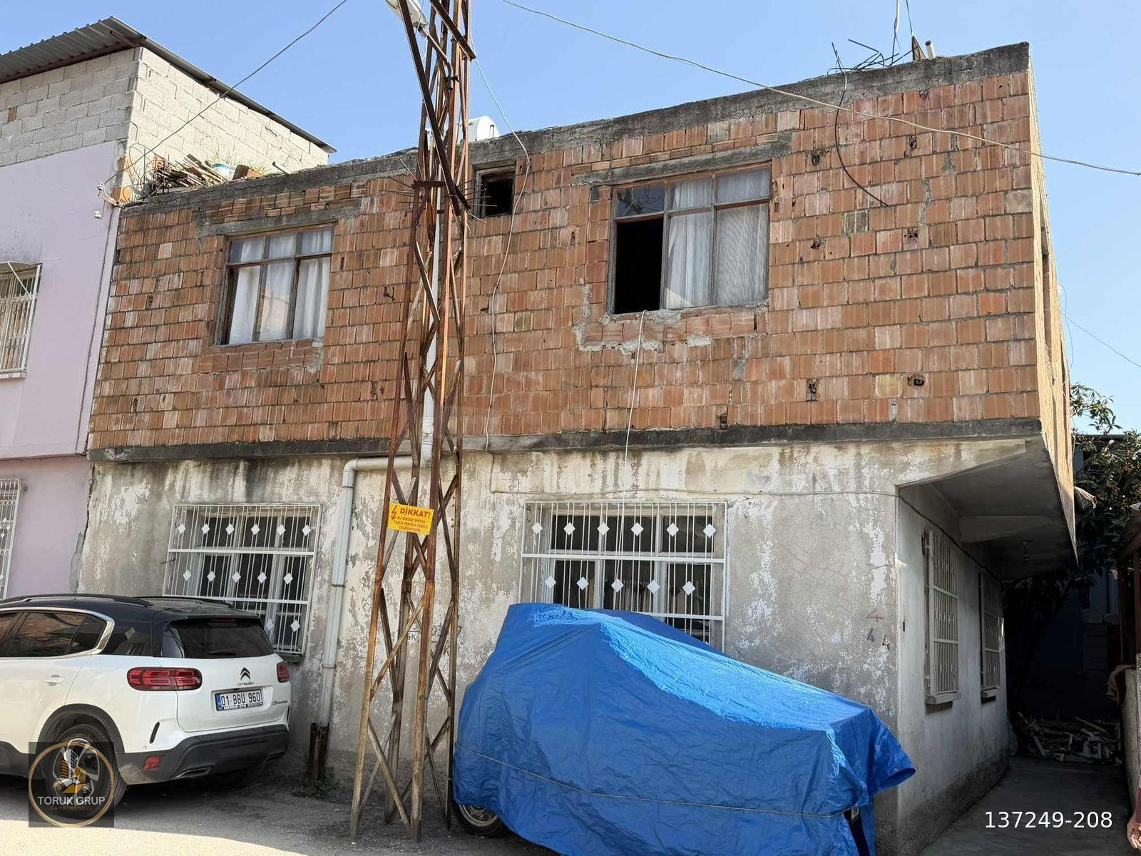 Polis okulunun karşısında satılık müstakil ev