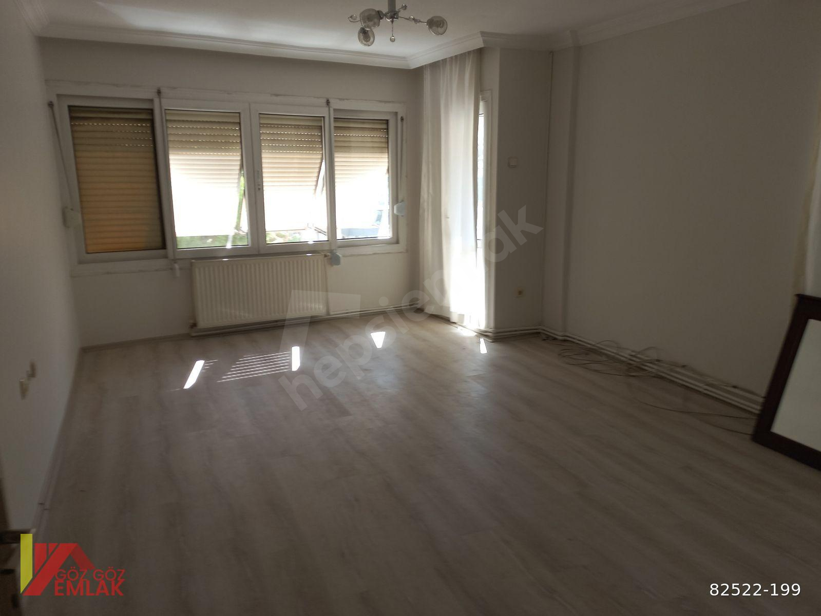 Göztepe'de Caddeye ve Toplu Ulaşıma Yakın, Aydınlık, Doğalgazlı, 2+1 Kiralık Daire