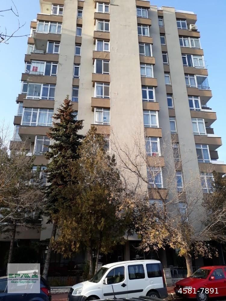 Çankaya Atakule Yakını Sedat Simavi Sokak'ta, 3+1, Banyo Yenilenmiştir.