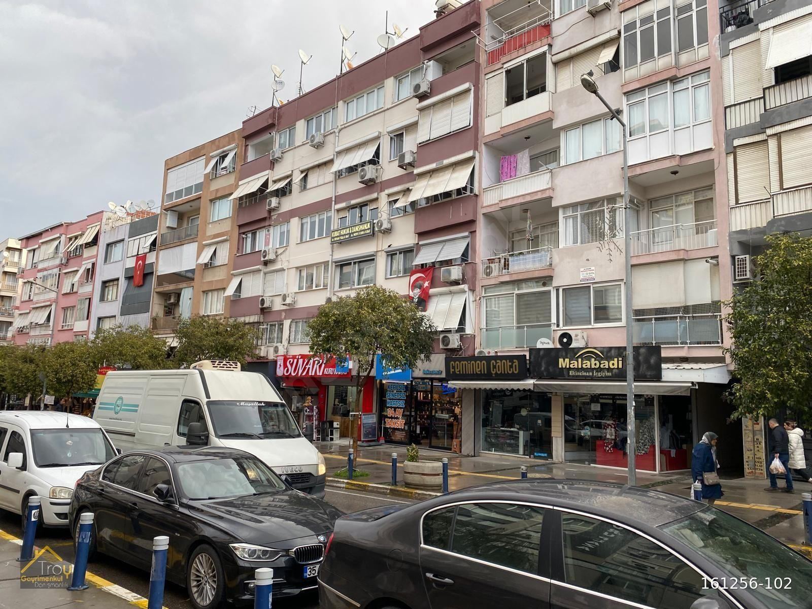 ATA CADDESİNDE ARKA CEPHELİ 3+1 ARAKAT 125 M2 DAİRE