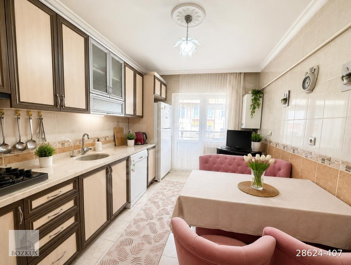 BOZKUŞ EMLAK'TAN LÜKS YAPILI KATTA 3+1 MASRAFSIZ 130 M2 DAİRE.