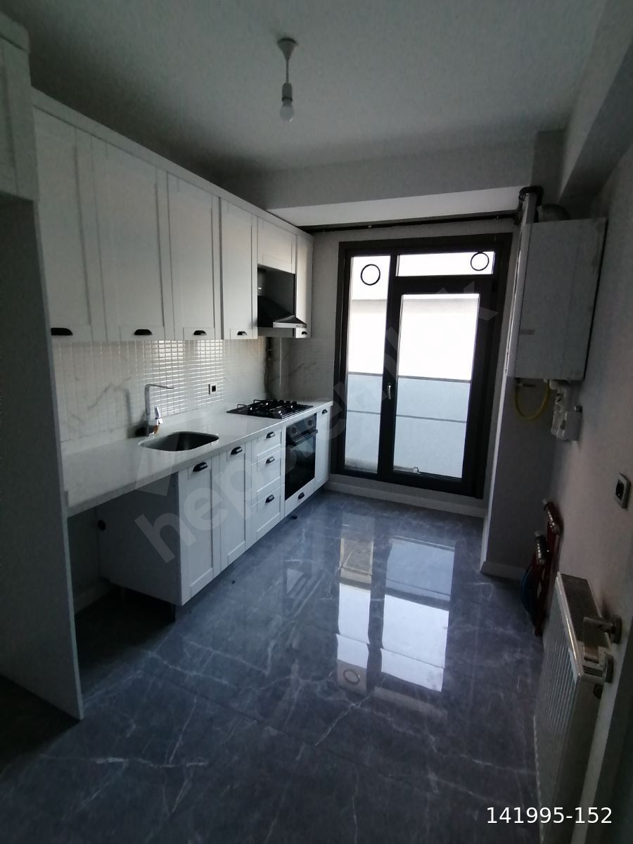 AVCILAR FİRUZKÖY'DE SATILIK YENİ BİNADA 3+2 OTOPARKLI DAİRE