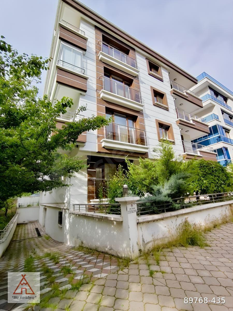 UZMAN EMLAK'TAN GENÇ BİNADA 3+1 Y. GİRİŞ ALTINPARKI GÖREN DAİRE