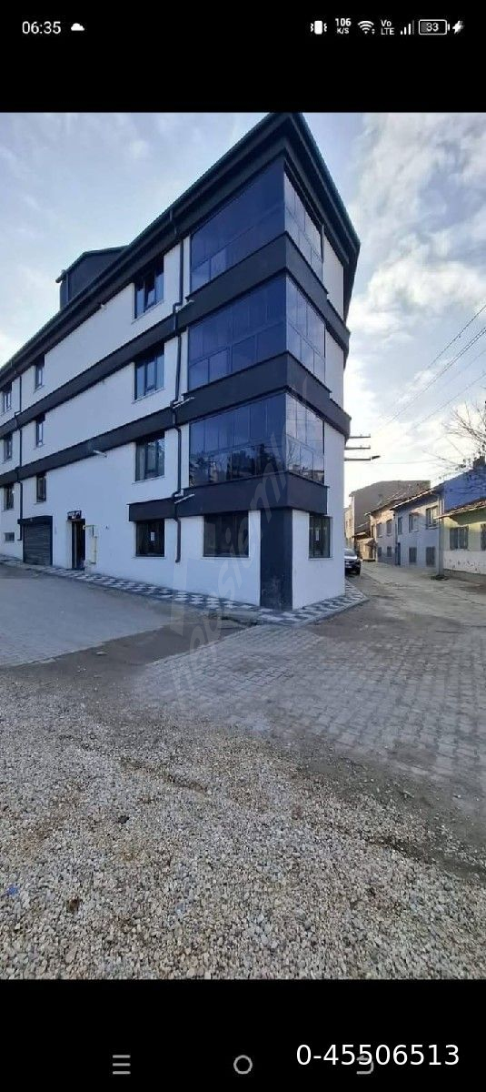 Esentepe mahallesi 100.yıl okulu karşısı köşe başı giriş kat 86m2 ferah lüx yapılı 2+1 daie çft vc