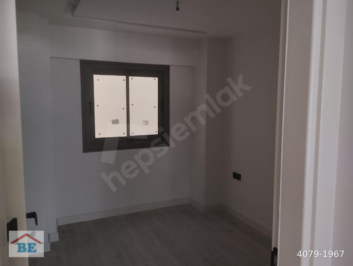 Güzelyalıda sahile tramvaya 50metre 2+1 sıfır daire