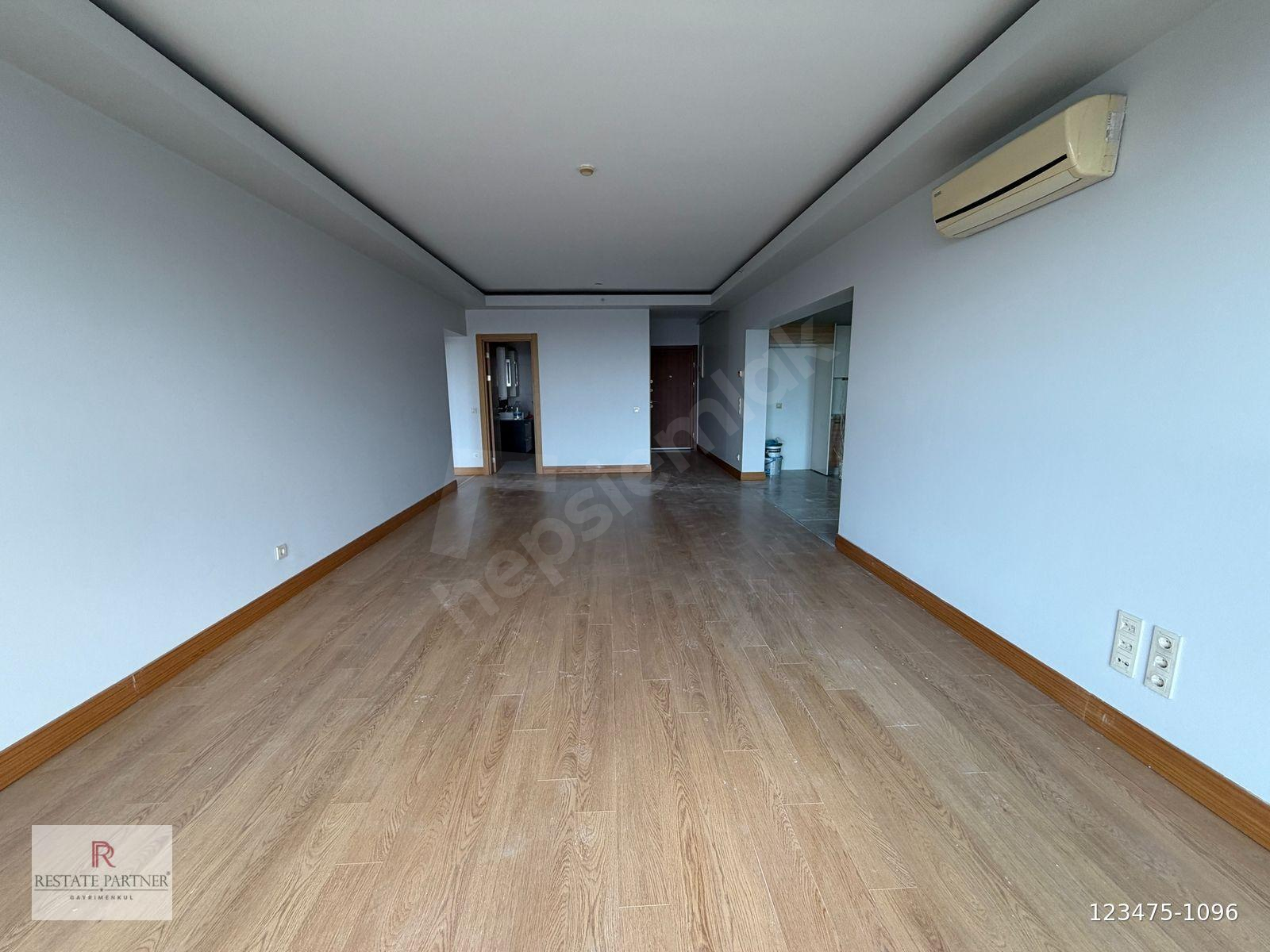 ATAŞEHİR SKY TOWERS SİTESİ 3+1 SATILIK BOŞ DAİRE